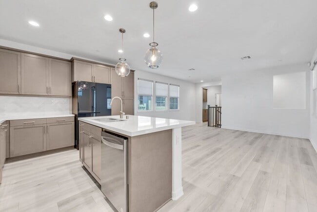 Building Photo - 11063 Spotlight Dr