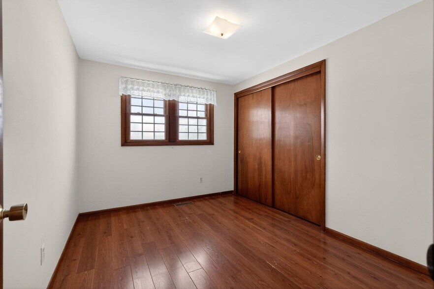 Building Photo - 20728 Old 24 E Rd