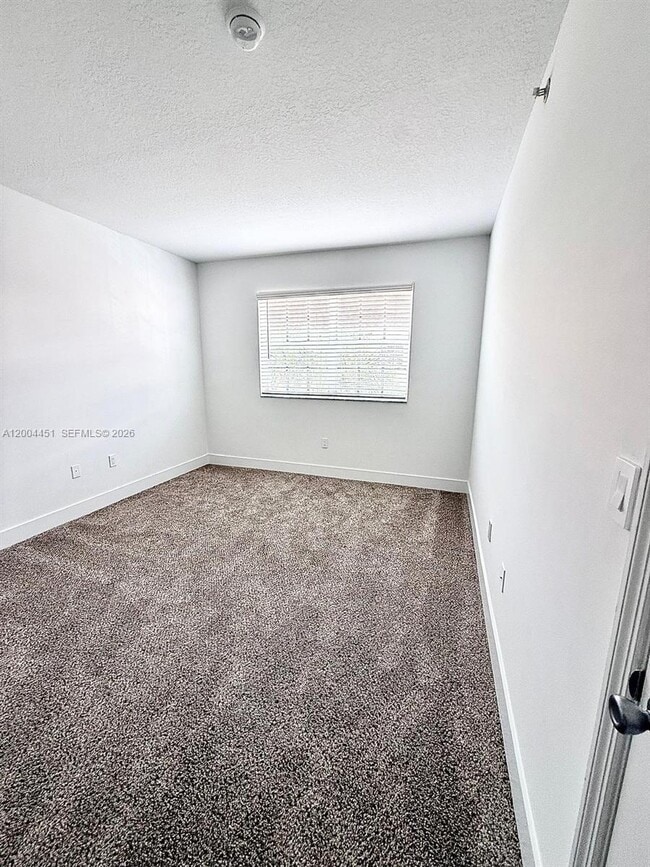 Building Photo - 131 SW 117th Ave