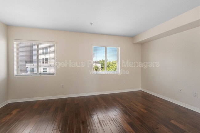 Building Photo - 801 W Hawthorn St