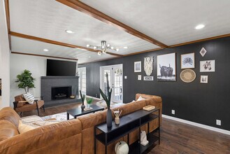 Building Photo - 1308 Glen Cove Dr