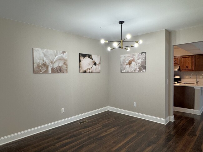 Building Photo - 6652 Fernwood Dr