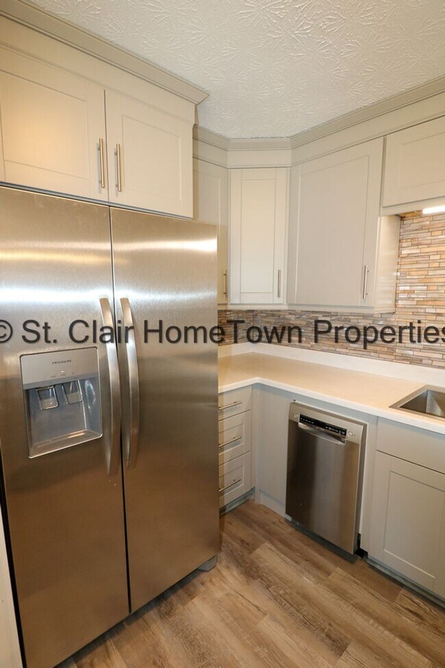 Building Photo - Remodeled Duplex on Logan Martin Lake