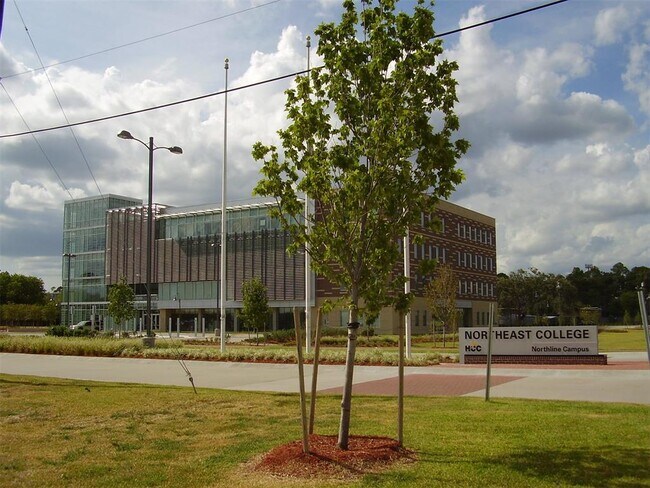Building Photo - 7211 Roswell St