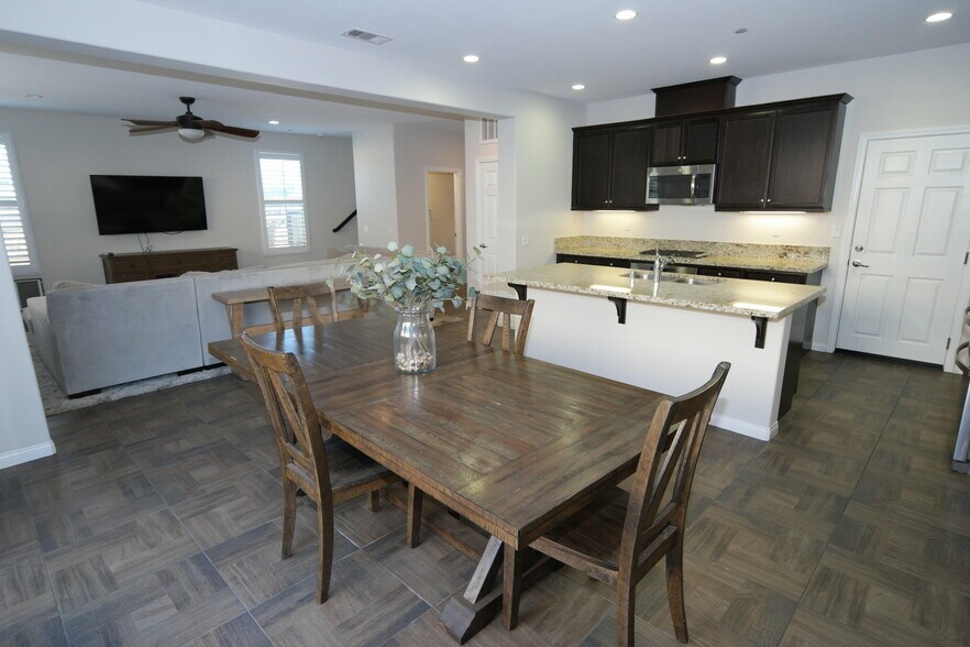 Building Photo - 13373 Shoreham Dr