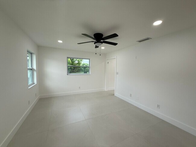 Building Photo - 137 Alcazar St