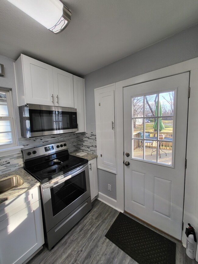 Building Photo - 1511 E 49th St