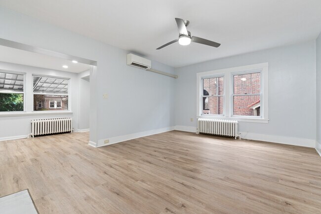 Building Photo - 5905 Hobart St