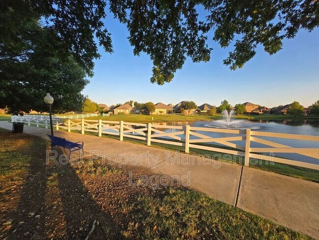 Building Photo - 5100 Brookside Dr