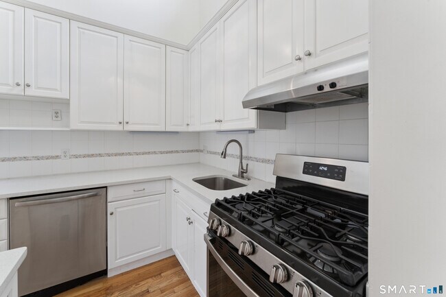 Building Photo - 82 Olcott Way