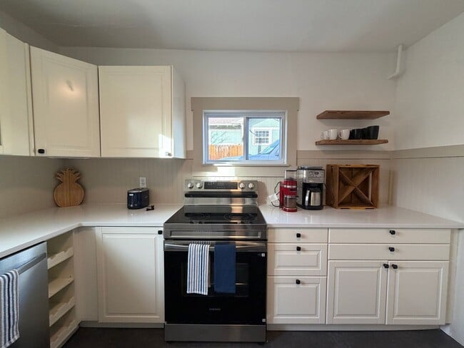 Building Photo - Fully Furnished Sloan's Lake 2 bedroom home