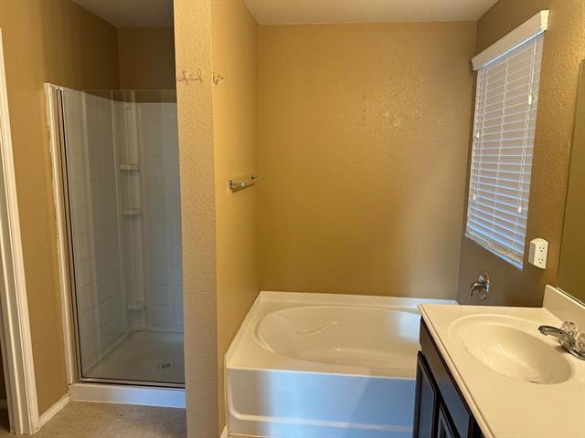 Building Photo - 590 Arthur Dr