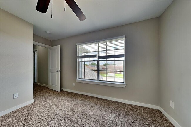 Building Photo - 7447 River Pines Dr