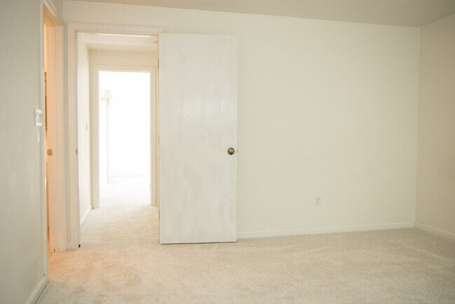 Building Photo - 47 Samuel Dr