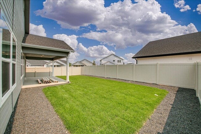 Building Photo - Beautiful 5 Bedroom Home in Nampa, Great Location!