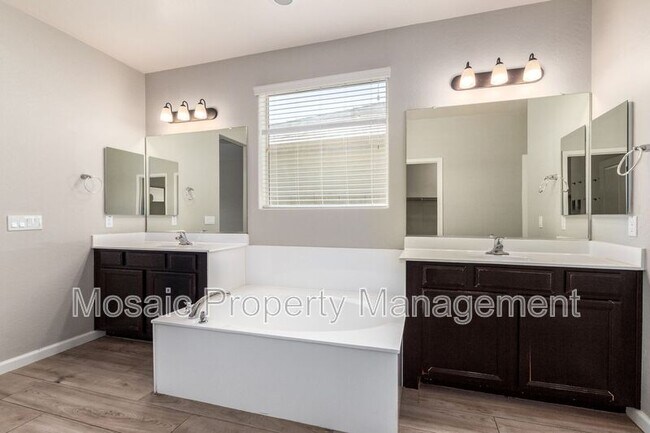 Building Photo - 35565 N Bandolier Dr