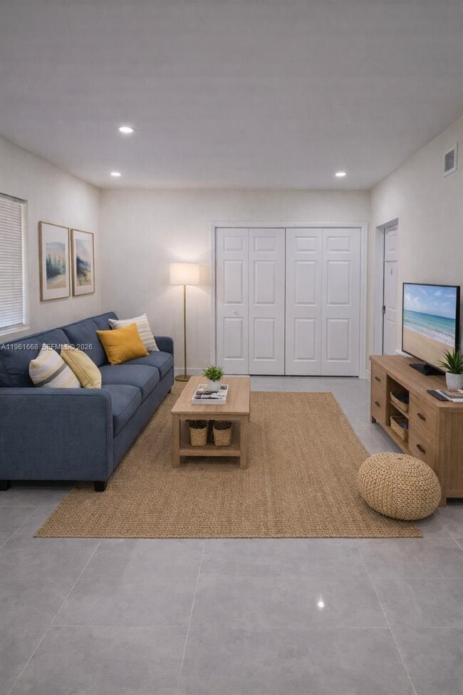 Building Photo - 3079 NW Flagler Terrace