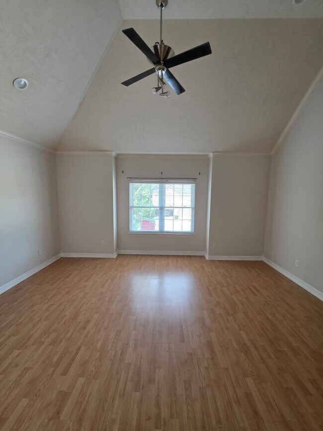 Building Photo - 16020 Fountainview Dr