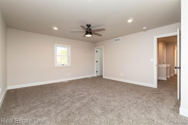Building Photo - 5485 Hammersmith Dr