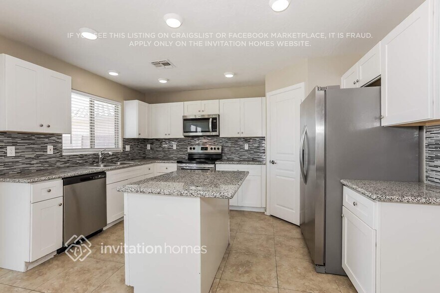 Building Photo - 1818 W Desert Seasons Dr