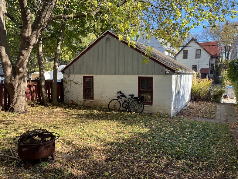 Building Photo - 3260A N Newhall St