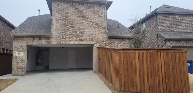 Building Photo - 2037 Almassera Dr