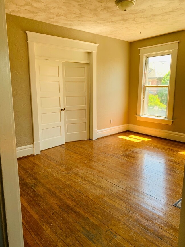 Building Photo - 254 Buttles Ave