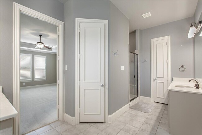 Building Photo - 921 Pine Burst Dr