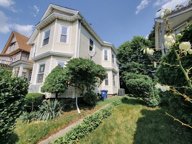 Building Photo - 57 Sydney St