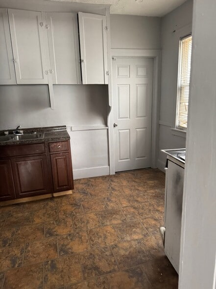 Building Photo - 5378 Maxwell Ave