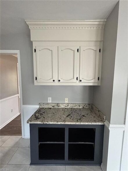 Building Photo - 605 Treemont Ct