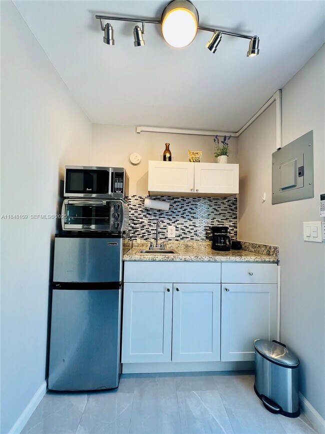 Building Photo - 361 SW 20th Rd