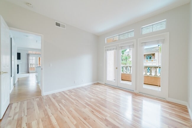 Building Photo - 3547 Cameo Dr