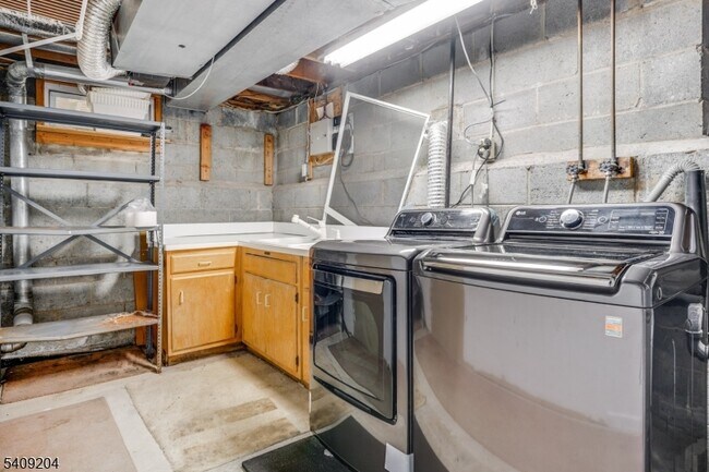 Building Photo - 111 Patriots Rd