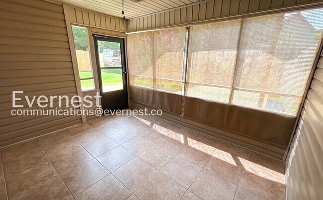 Building Photo - 2-Bed/2-Bath Town Home/Pet Friendly/Available Now!