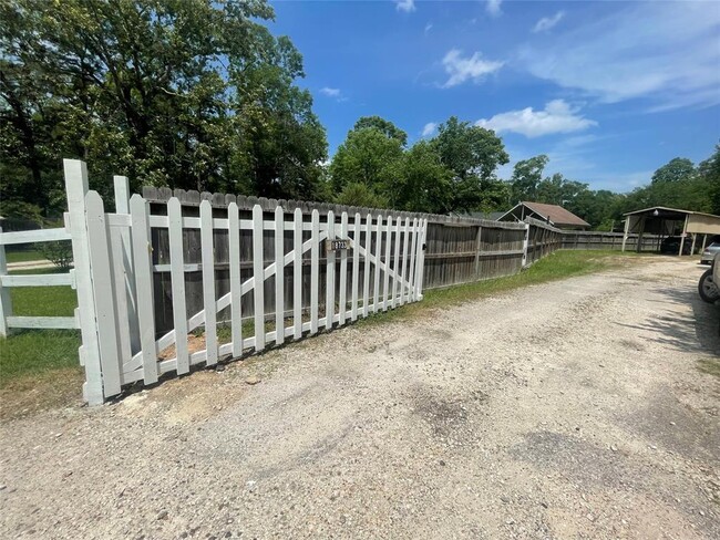Building Photo - 18733 Deer Glen Dr
