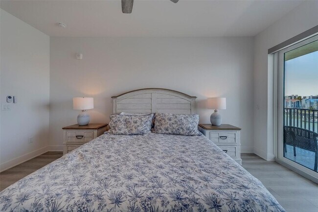 Building Photo - 400 150th Ave