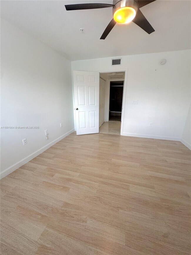 Building Photo - 620 SW 111th Ave