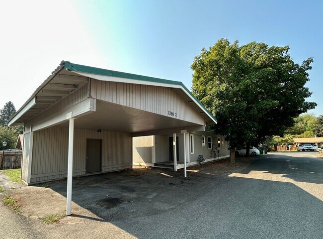 Primary Photo - 1300 N Brooklane St