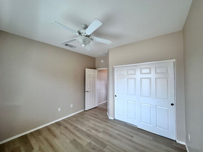 Building Photo - Updated 3 Bed/2 Bath in 55+ Community