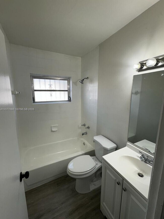 Building Photo - 2734 SW 30th Ct