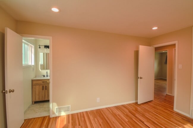 Building Photo - 9501 Arvilla Ave NE