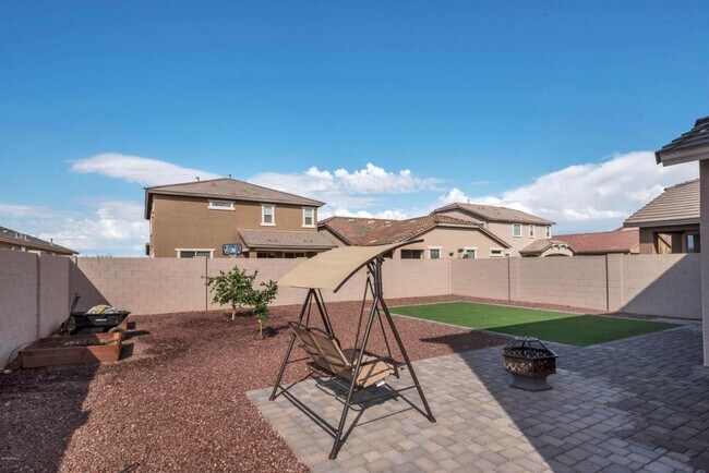 Building Photo - Spacious 5 Bedroom Home in Beautiful Chand...