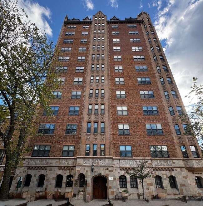 Building Photo - 1337 W Fargo Ave