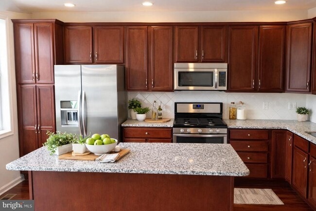 Building Photo - 23109 Dunlop Heights Terrace