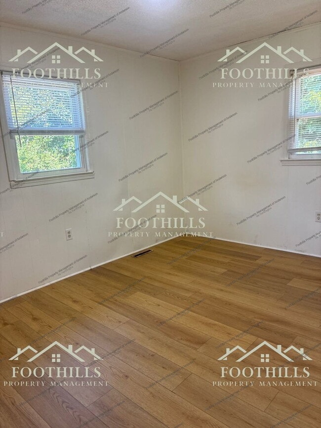 Building Photo - 202 Kennemore St