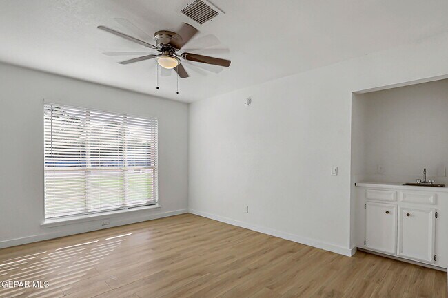 Building Photo - 4828 Ballerina Dr
