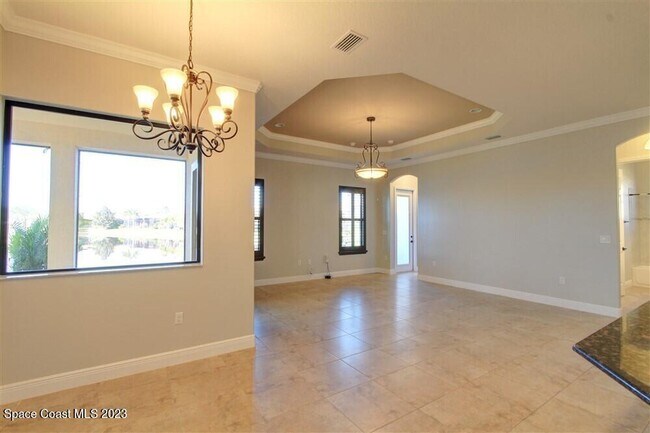 Building Photo - 3381 Thurloe Dr