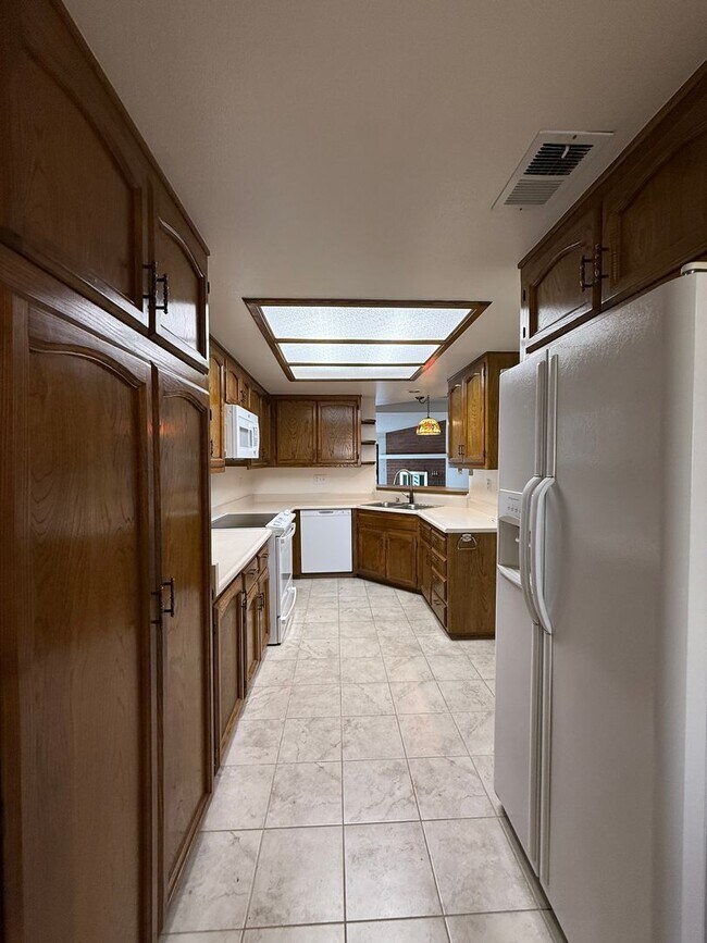 Building Photo - Orcutt Single Story Condo in The Gated Community of Creekridge Villas