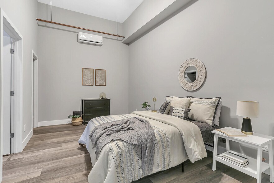 Building Photo - 5339 Nottingham Ave